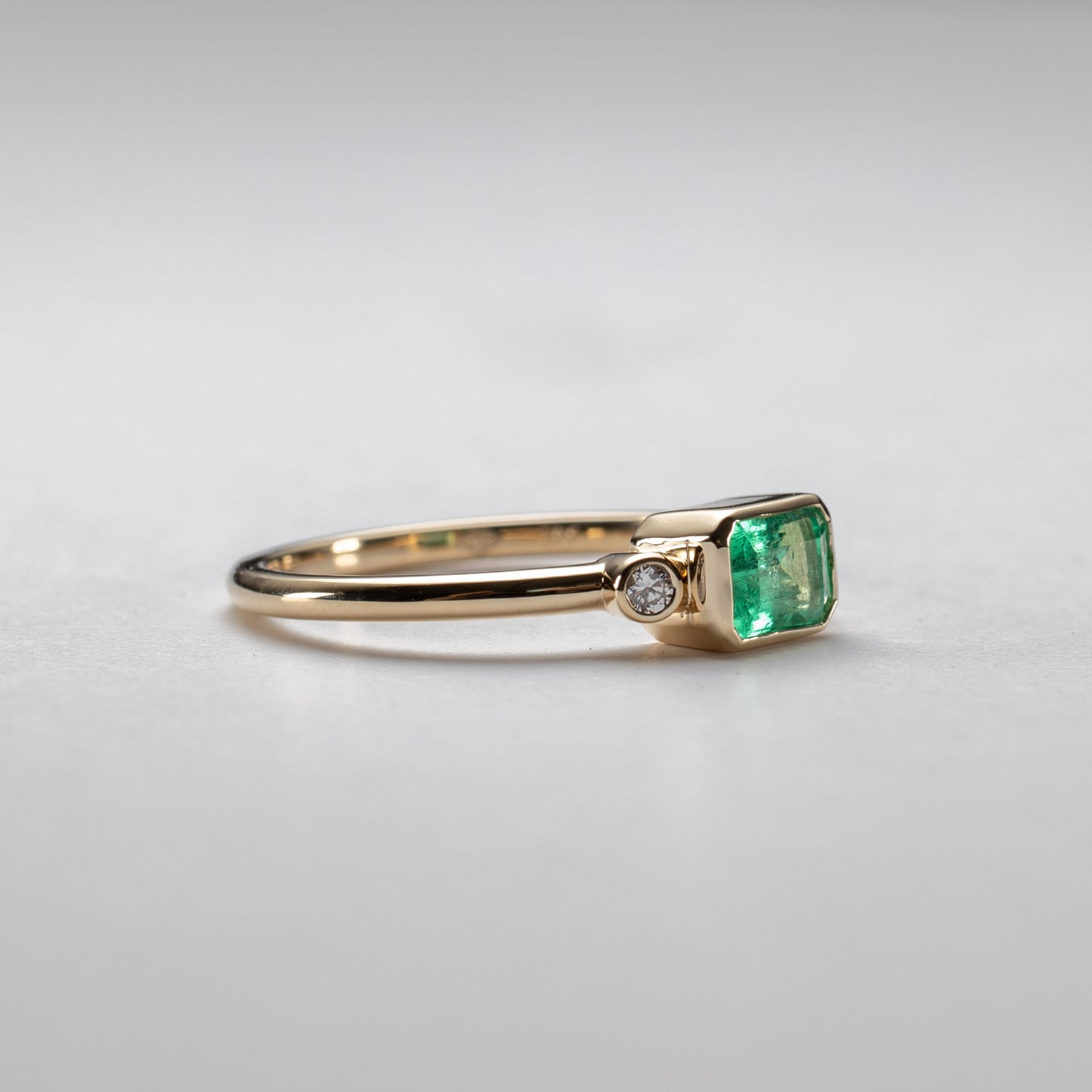 14K 0.74 Carat Emerald Ring