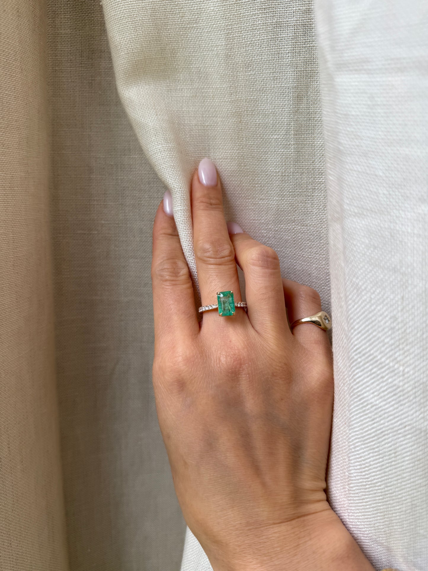 14K 2.54 Carat Emerald Diamond Ring