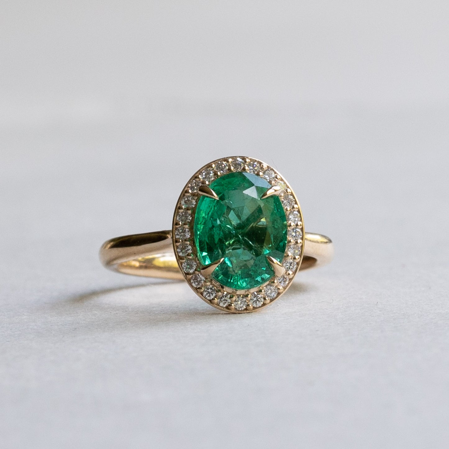 18K 2.5 CT Emerald Diamond Halo Ring