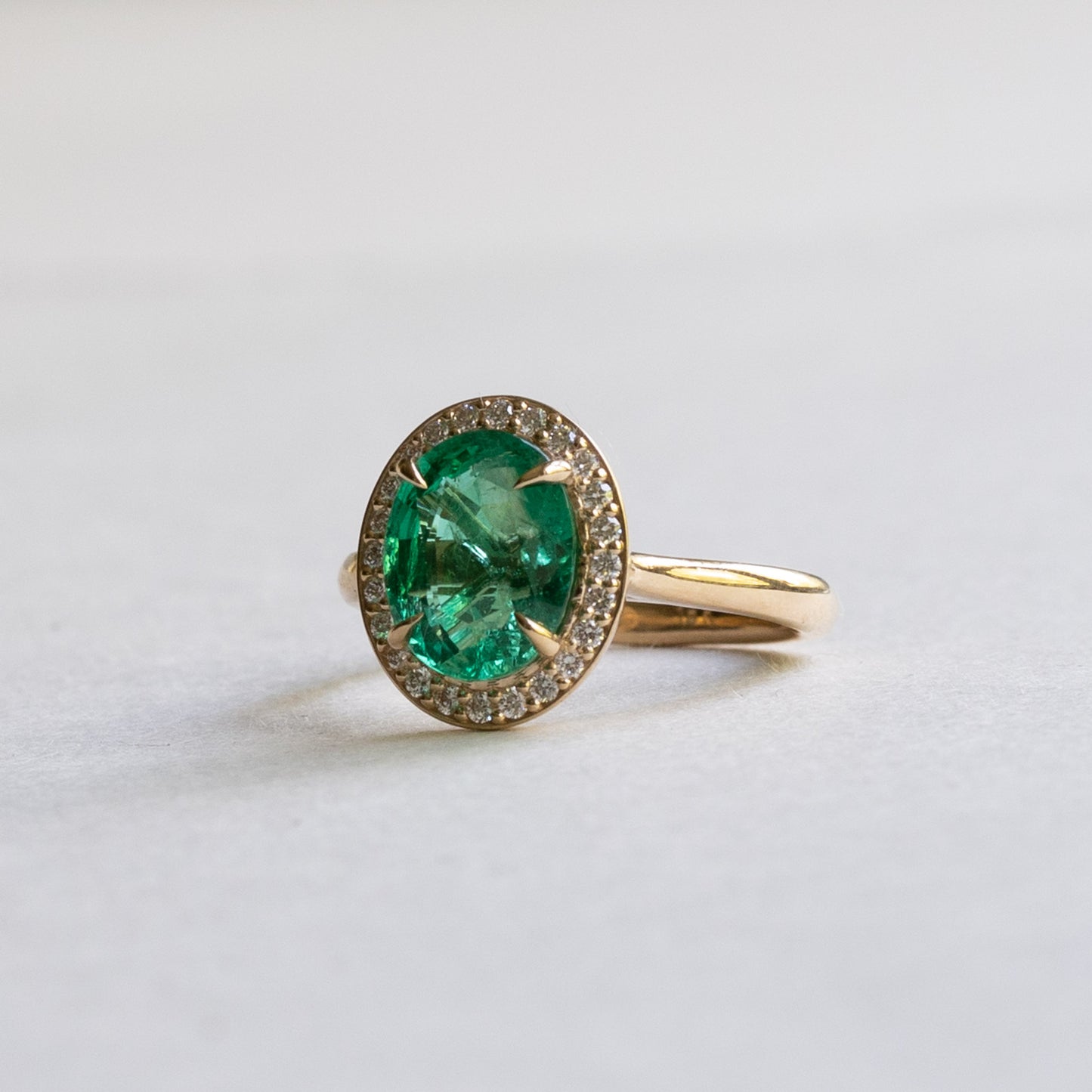 18K 2.5 CT Emerald Diamond Halo Ring