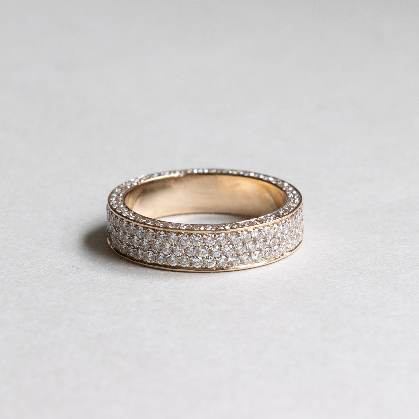 18K 1.6TCW Diamond Band