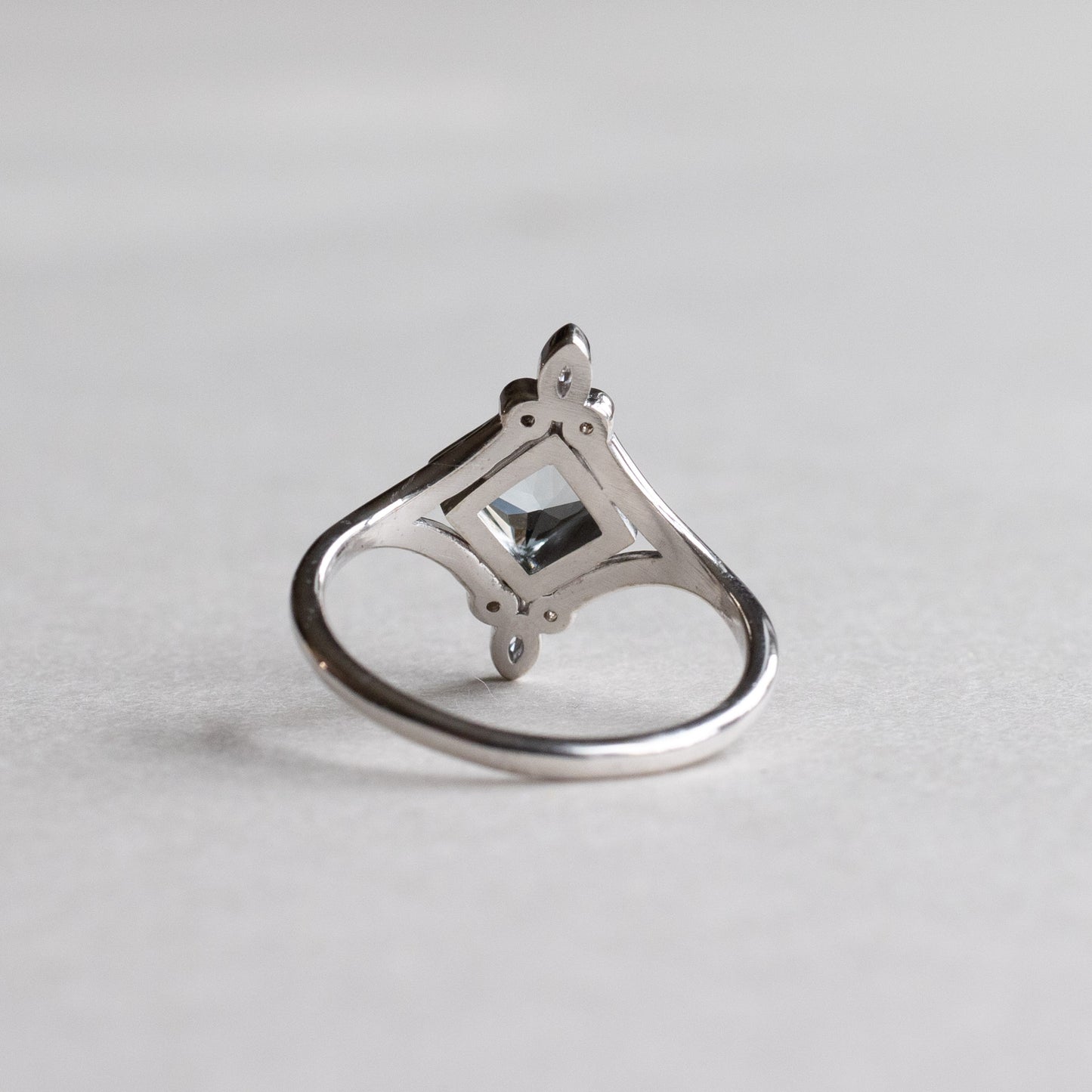 14K 0.85 Carat Aquamarine Ring