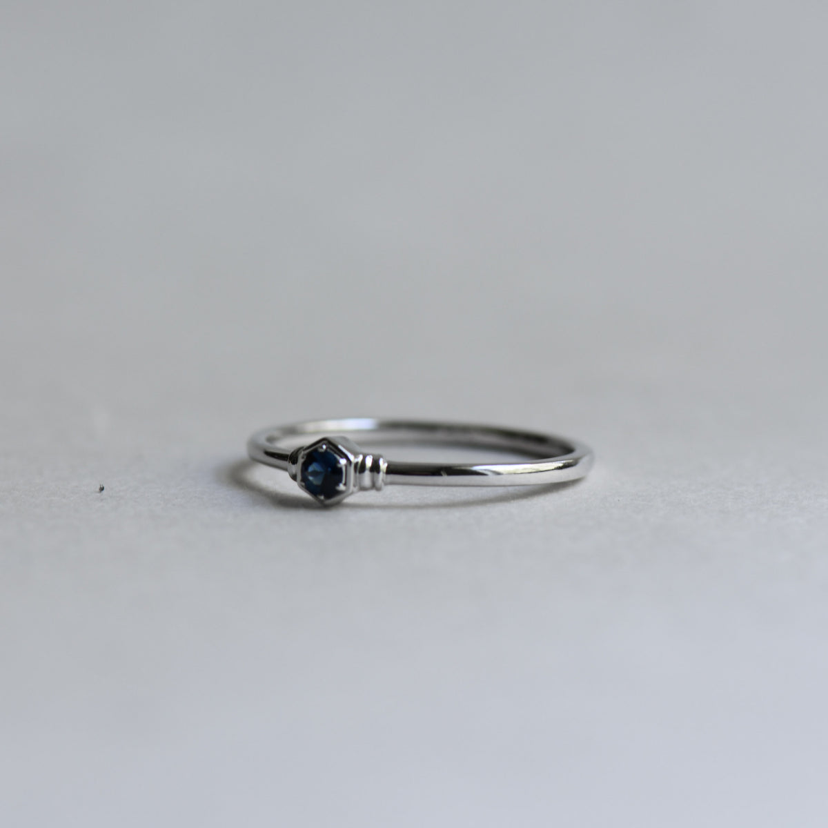 14K White Gold Blue Sapphire Solitaire Ring - Hexagon Honeycomb Design