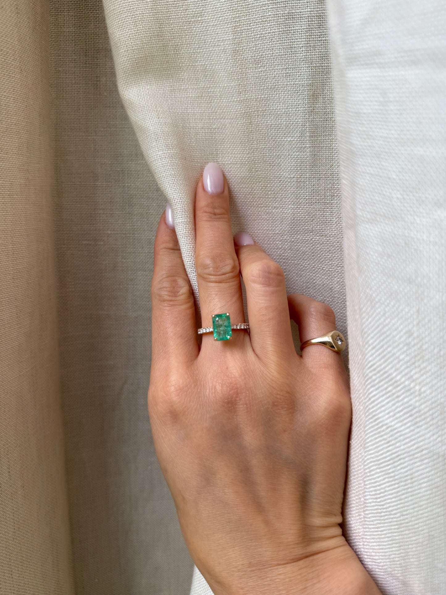 14K 2.54 Carat Emerald Diamond Ring