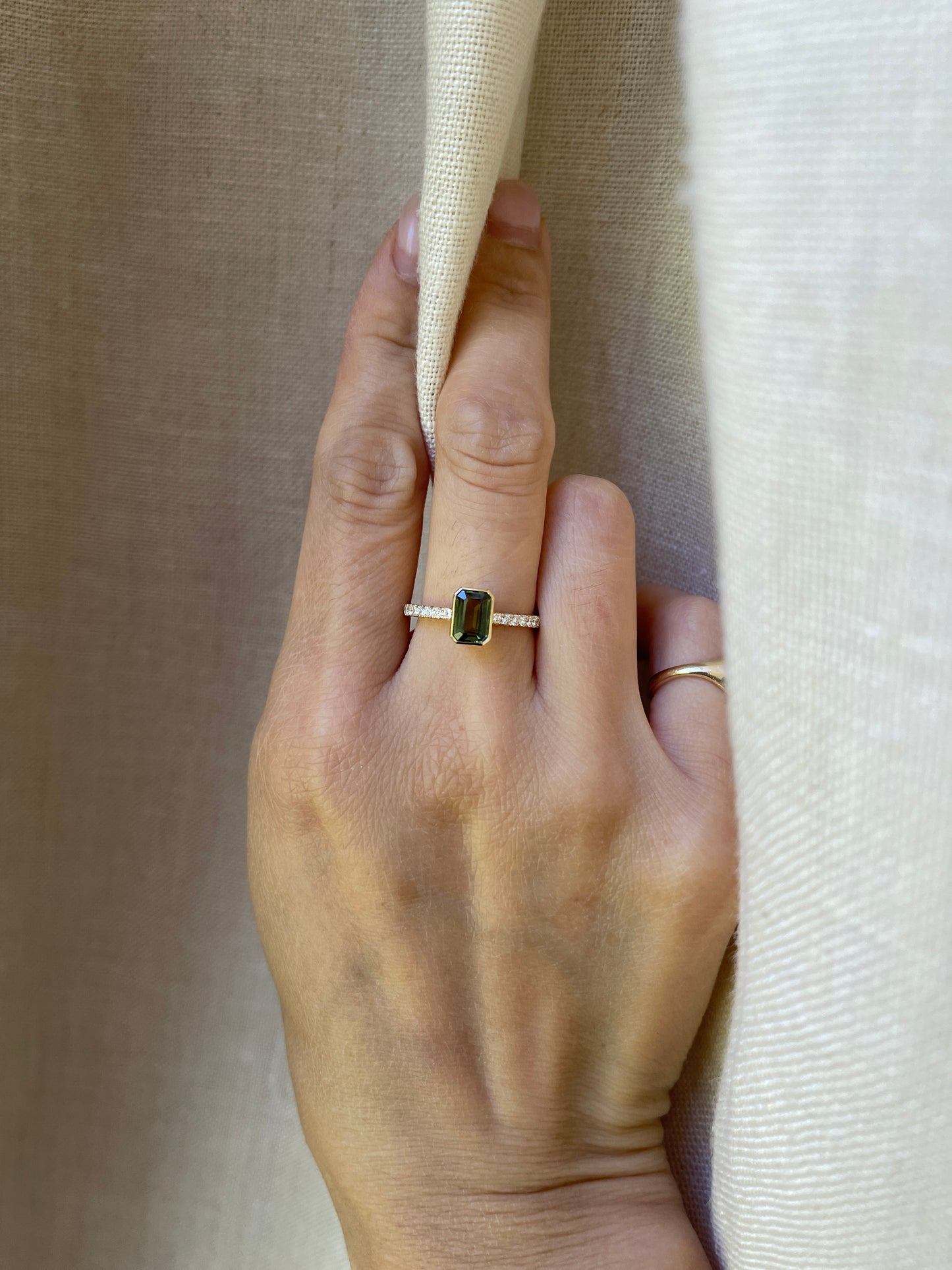 1 CT Green Sapphire Diamond Ring