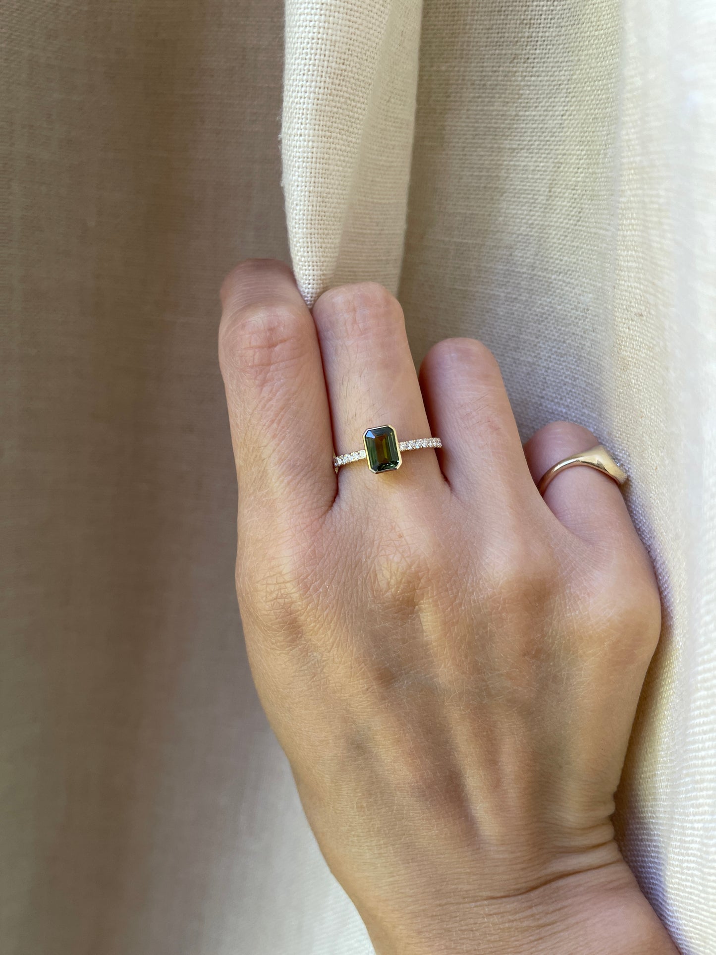 1 CT Green Sapphire Diamond Ring