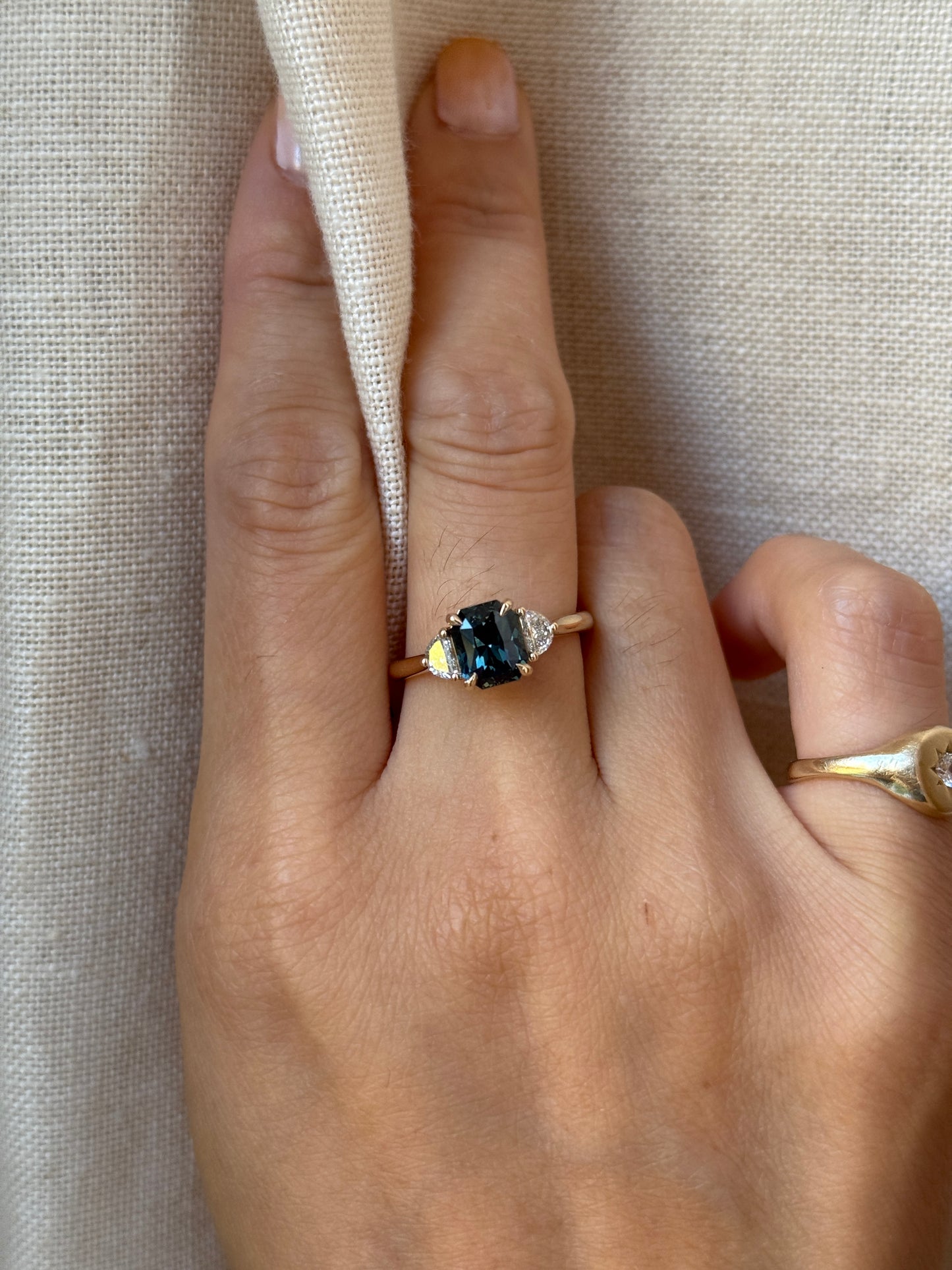 14K 2.52 Teal Sapphire Diamond Ring