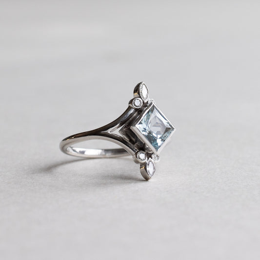 14K 0.85 Carat Aquamarine Ring