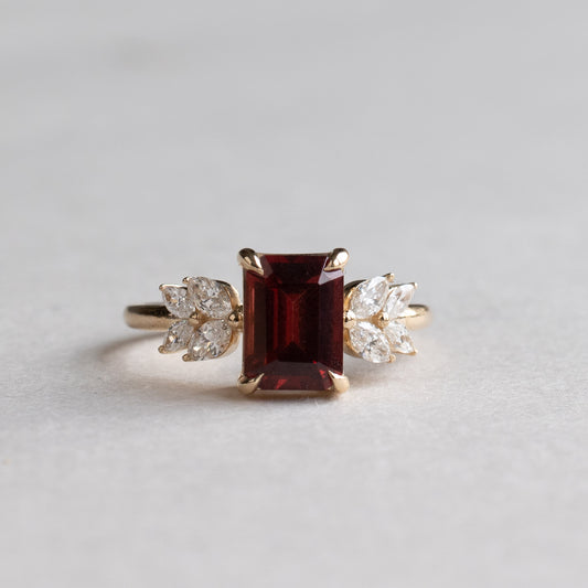 14K 1.5 Carat Garnet Diamond Ring